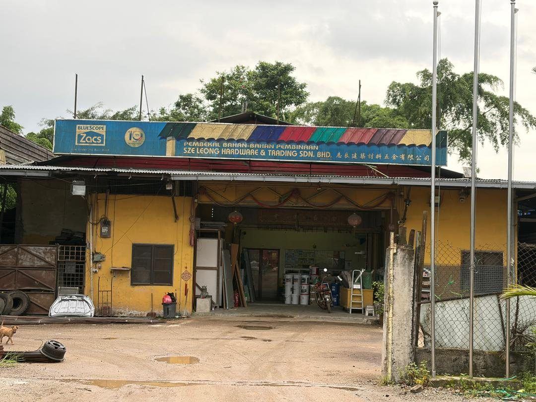 The Sze Leong shopfront and trade counter in Ulu Tiram