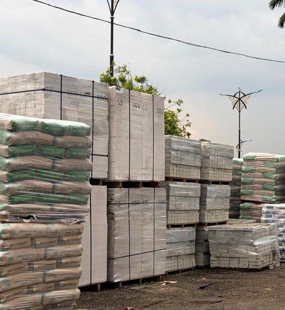 Pallets of 100mm lightweight block